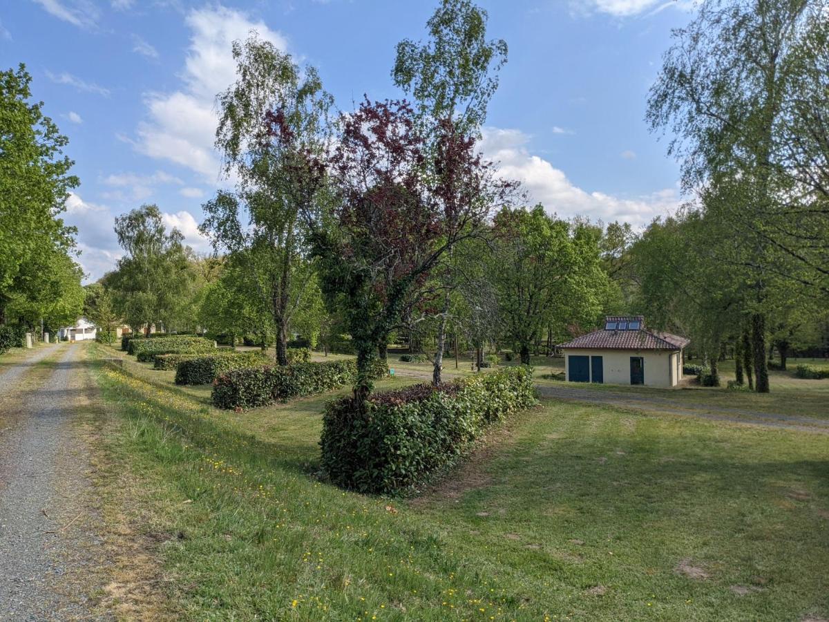 Camping De Ladignac Le Long Bel Air Екстер'єр фото