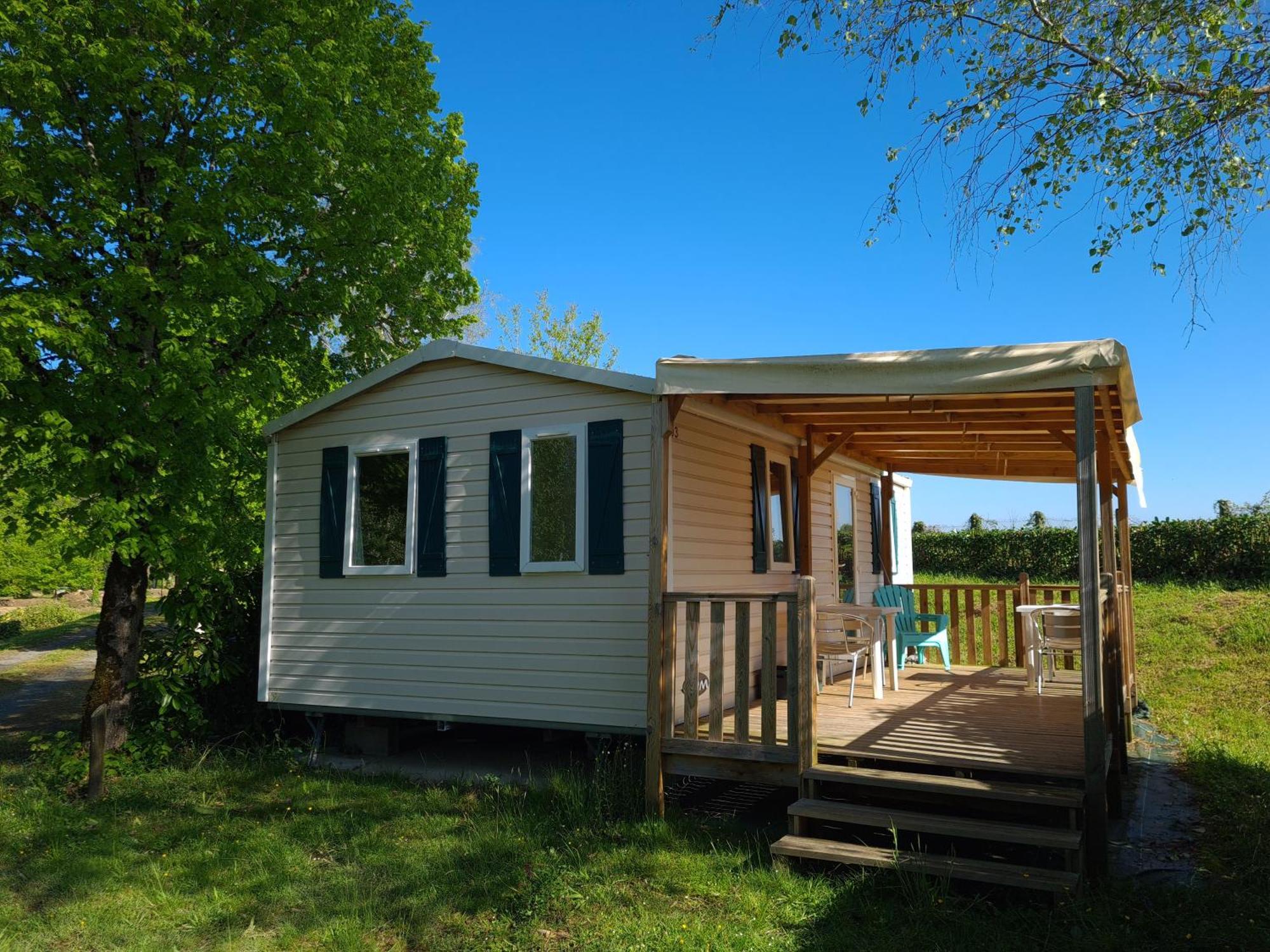 Camping De Ladignac Le Long Bel Air Екстер'єр фото