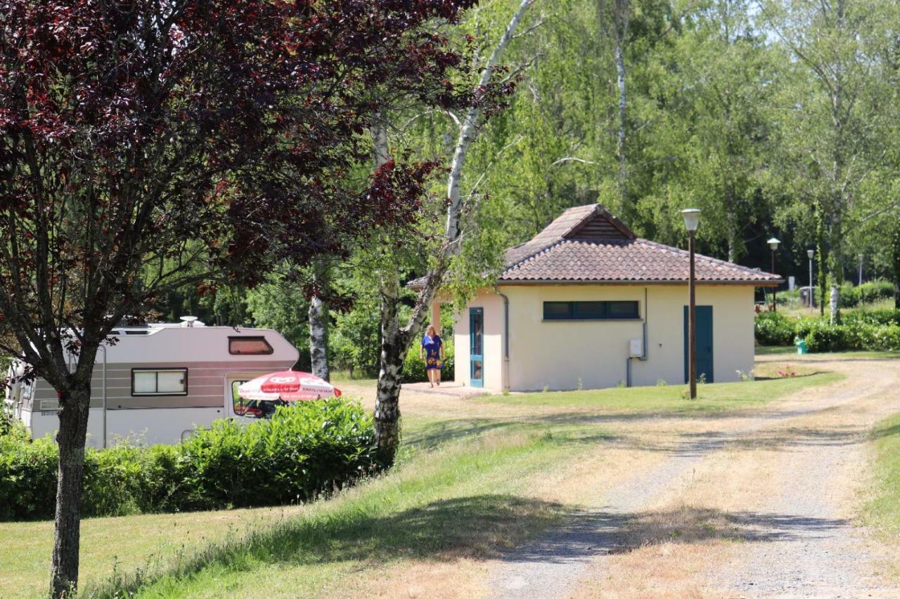 Camping De Ladignac Le Long Bel Air Екстер'єр фото