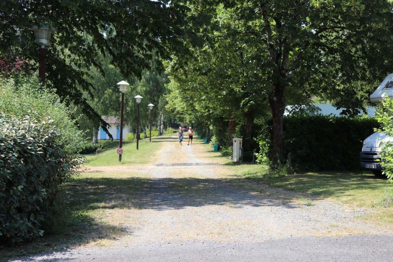 Camping De Ladignac Le Long Bel Air Екстер'єр фото